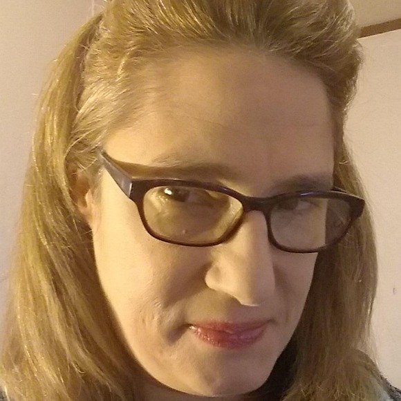 Meet your Posher, Lisa - Picture 1 of 1